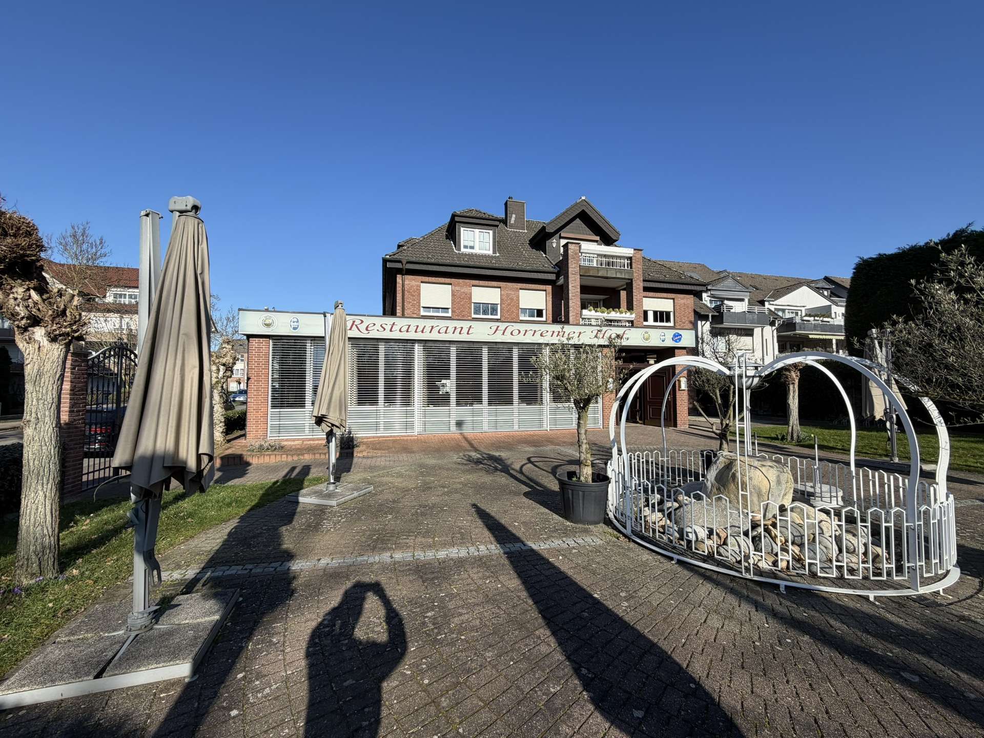 Außenansicht mit Garten